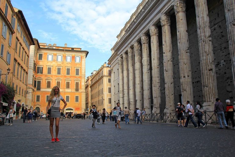 Piazza di Pietra, sightseeing, travel, Roma, city trip,