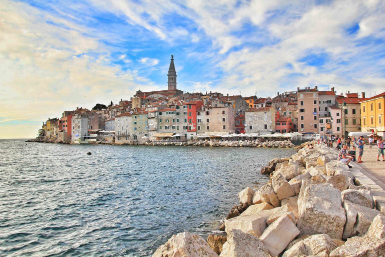 Top things to do in Istria – travel highlights harbour Rovinj, viewpoint, city view, seafront, Adria, must see, tourist attraction, old town