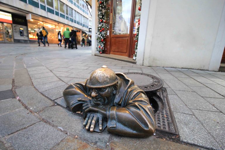 Top 10 things to do in Bratislava, cumil, main square, statues, old town, must see