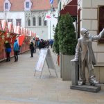 Bratislava, Schone Naci Statue, Mains Square