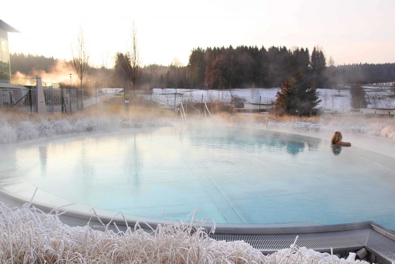 Thermalbecken, Therme Wellnessurlaub in Oberösterreich