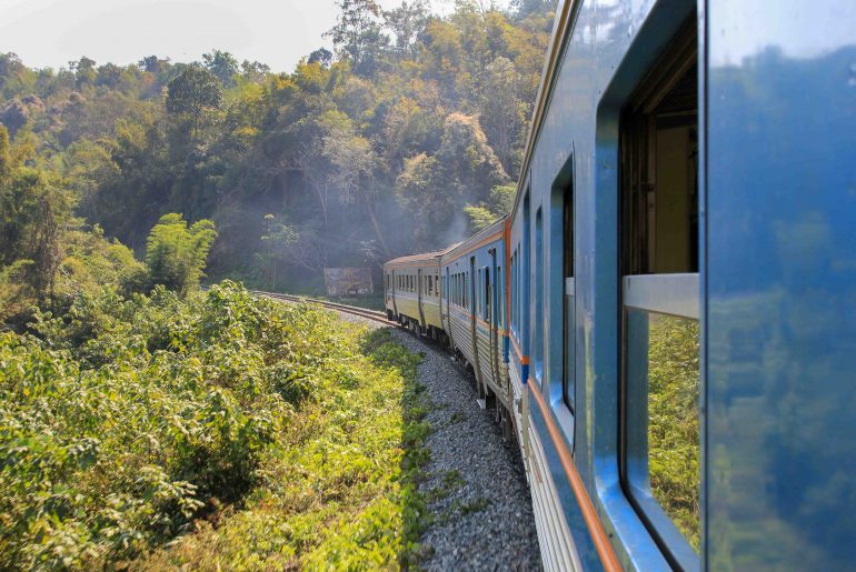 Mit dem Zug von Bangkok nach Chiang Mai Bangkok nach Chiang Mai, Zug, Thailand, Zugfahrt