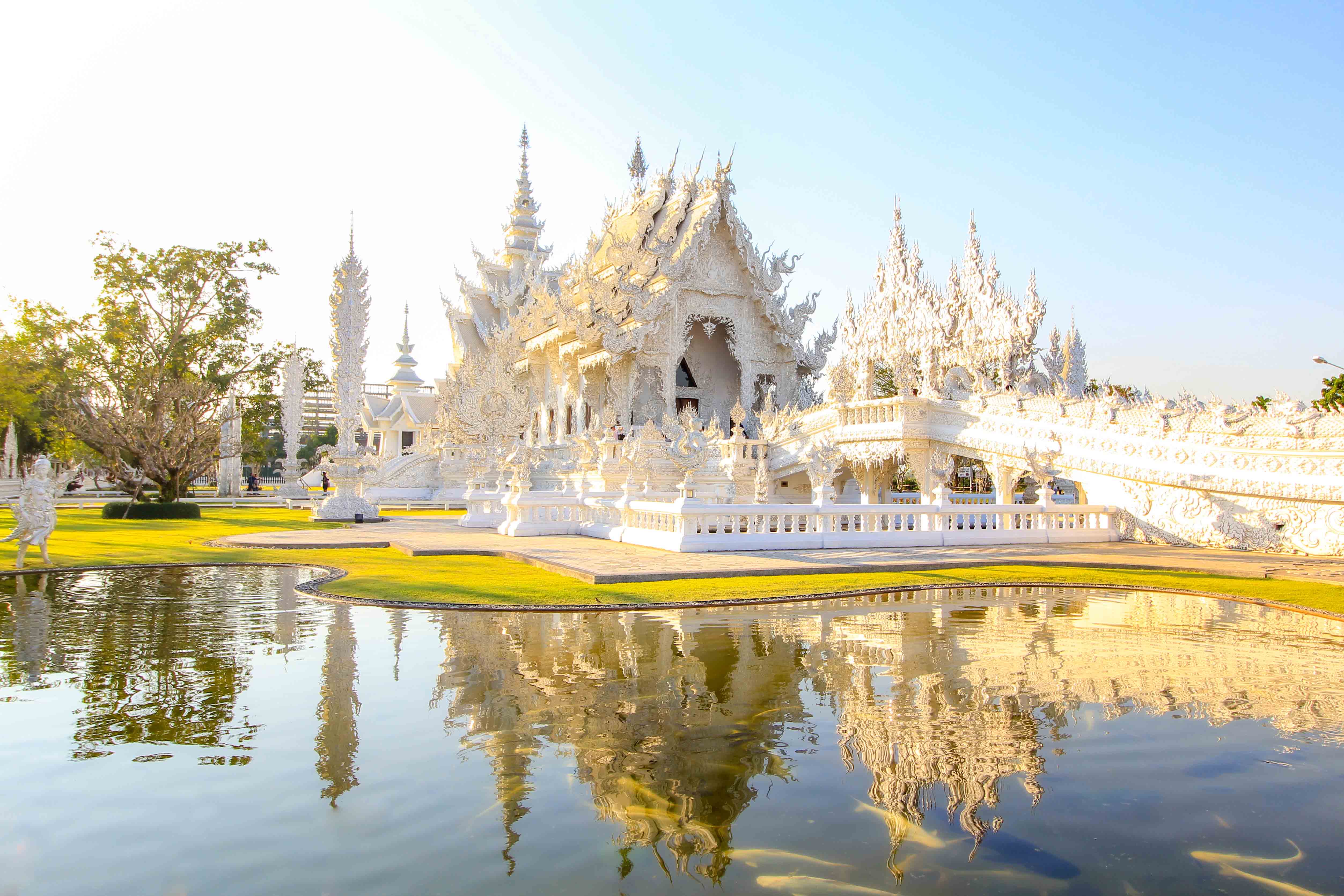 Must-see temples in Thailand - Wat Rong Khun (White Temple)