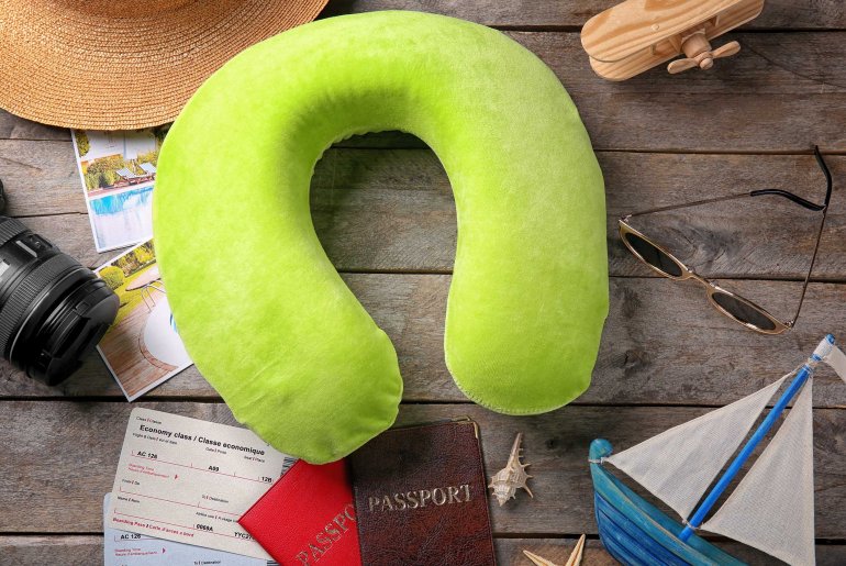 The 7 Best Travel Pillows for 2020 ©Africa Studio - stock.adobe.com Nackenkisse - Reisekissen