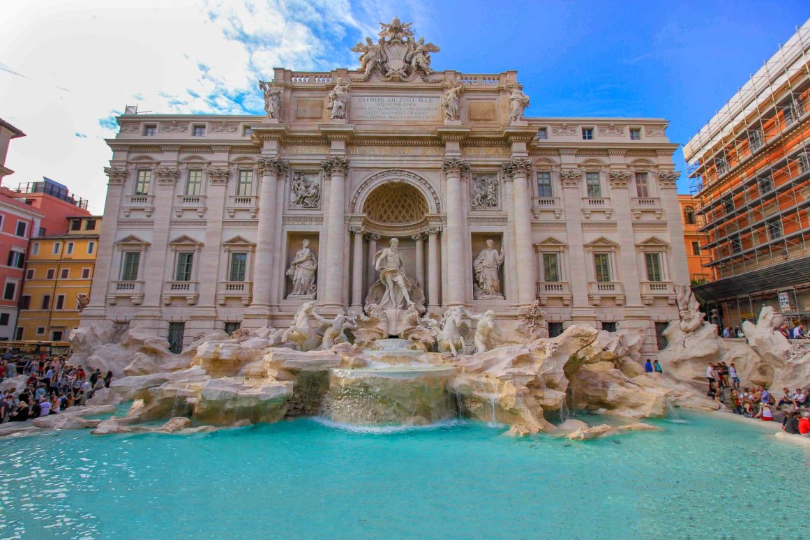 Tridente Area (Trevi Fountain) - Rome