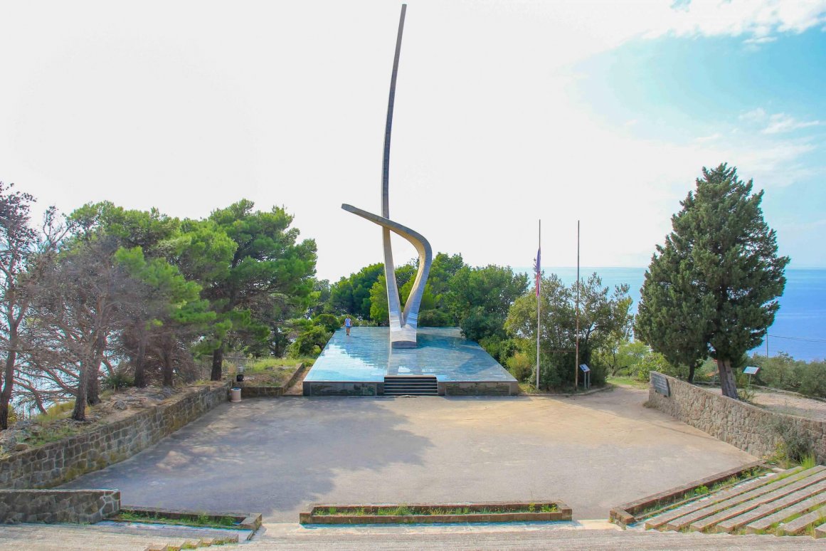 Podgora - Seagull Wing Monument @Jürgen Reichenpfader