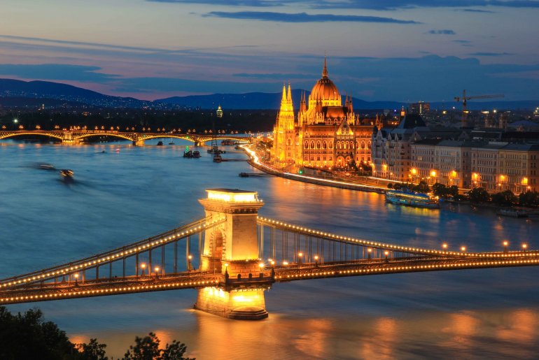 Budapest bei Nacht, Kettenbrücke, Parlament, Sehenswürdigkeiten