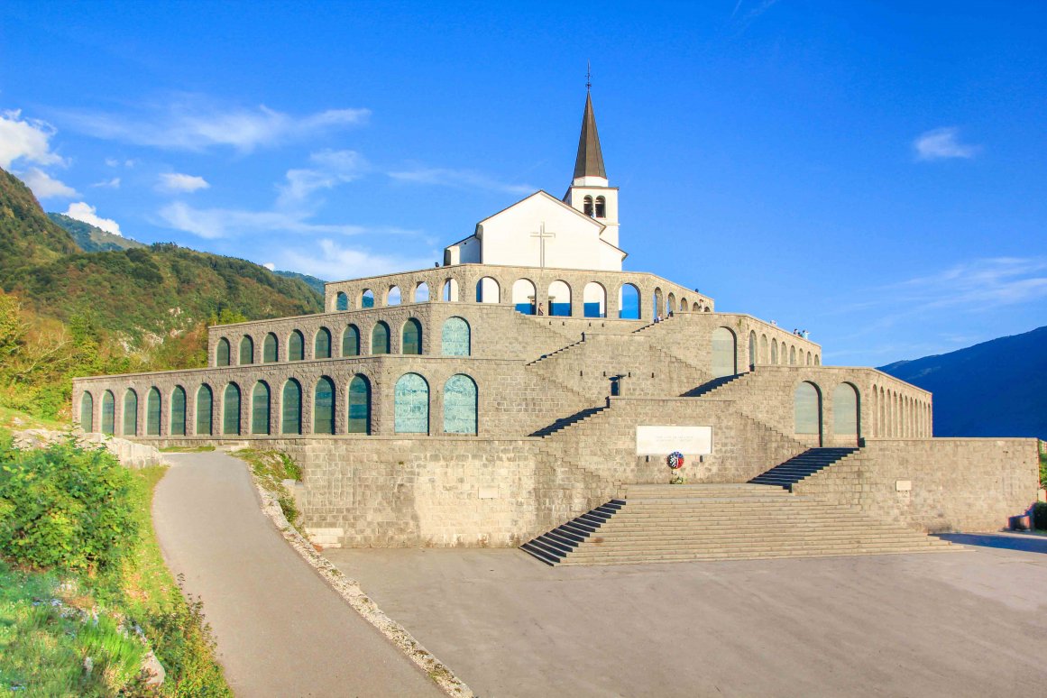 St. Anthony Church & the Italian Ossuary - Kobarid @Jürgen Reichenpfader