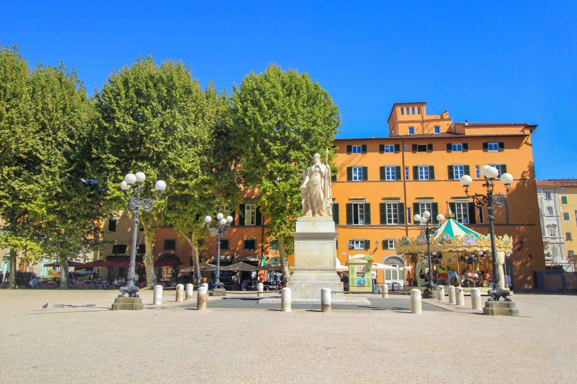 Piazza Napoleone - Lucques ©Jürgen Reichenpfader