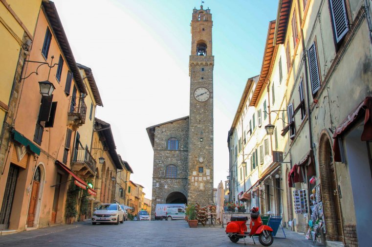 Piazza del Popolo & Palazzo dei Priore - Montalcino ©Jürgen Reichenpfader