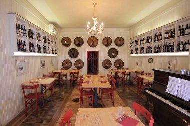 Montalcino, Tuscany - Wine bar ©Jürgen Reichenpfader