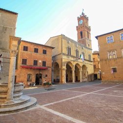 Pienza, Italy, Tuscany - Piazzo Pio II @Jürgen Reichenpfader