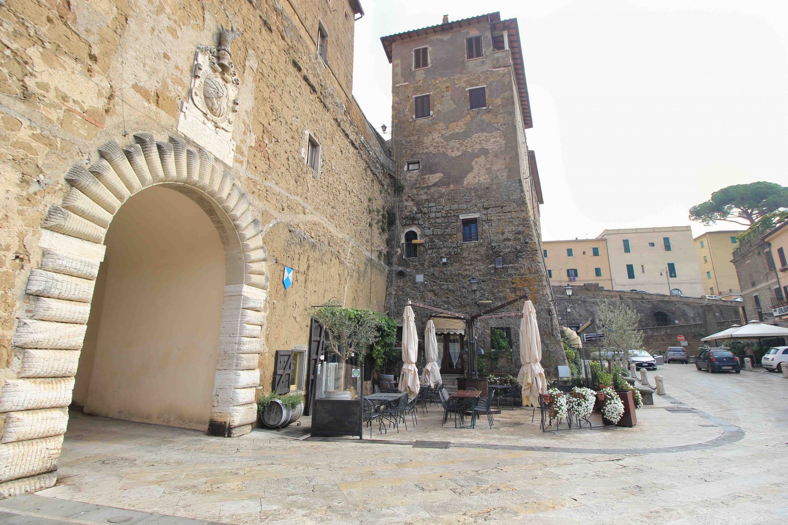 Pitigliano Das Tuffsteinstädtchen der Toskana! PlacesofJuma