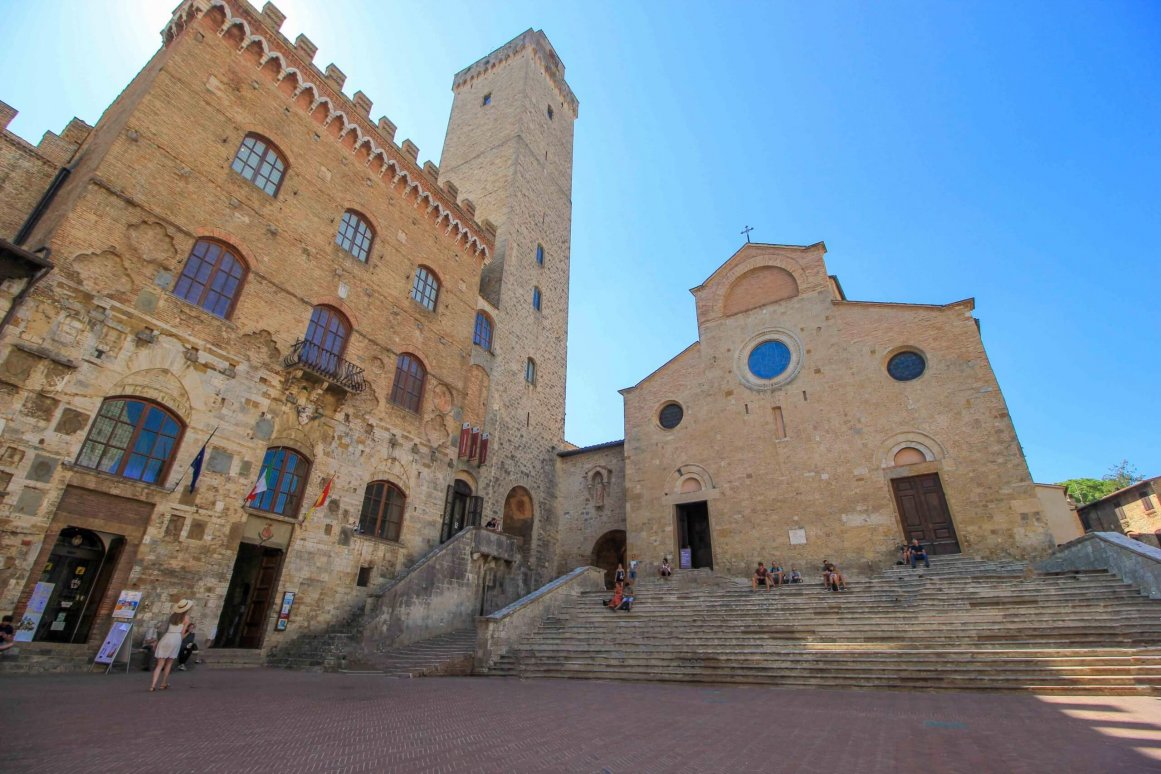 Piazza del Duomo - San Gimignano - Toscane ©Jürgen Reichenpfader