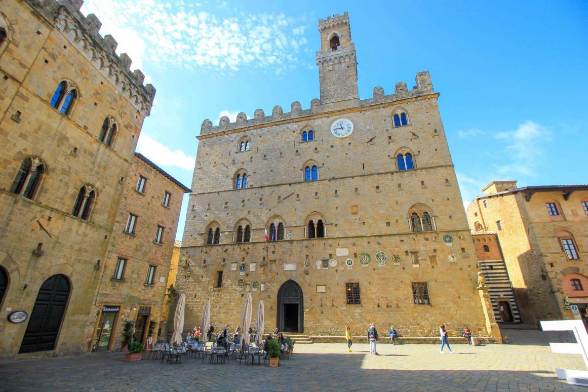 Volterra, Toscane - Piazza dei Priori ©Jürgen Reichenpfader