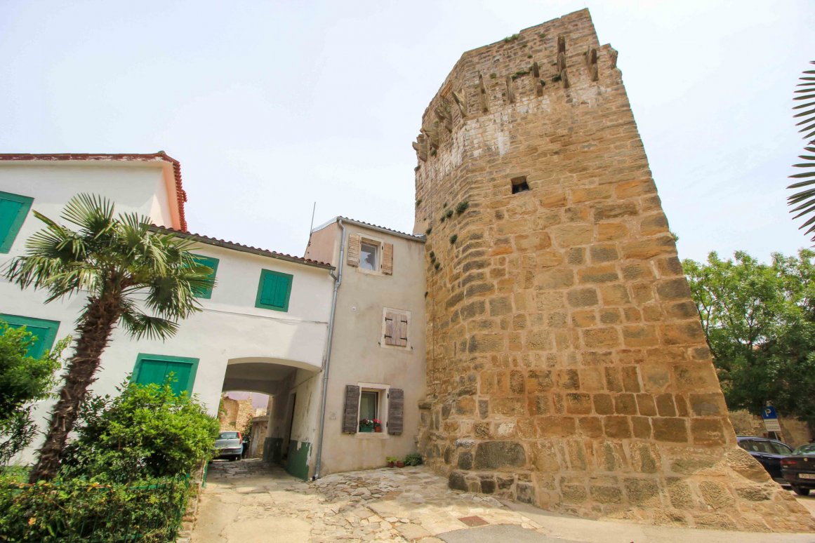 Buje, Kroatien - Turm des Sankt Martin ©Jürgen Reichenpfader