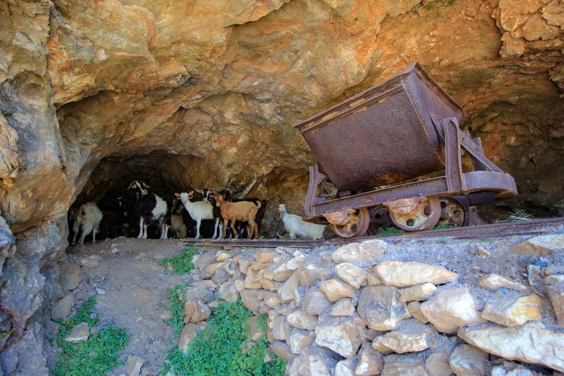 Le village d'émeri de Koronos & les mines - Naxos ©Jürgen Reichenpfader