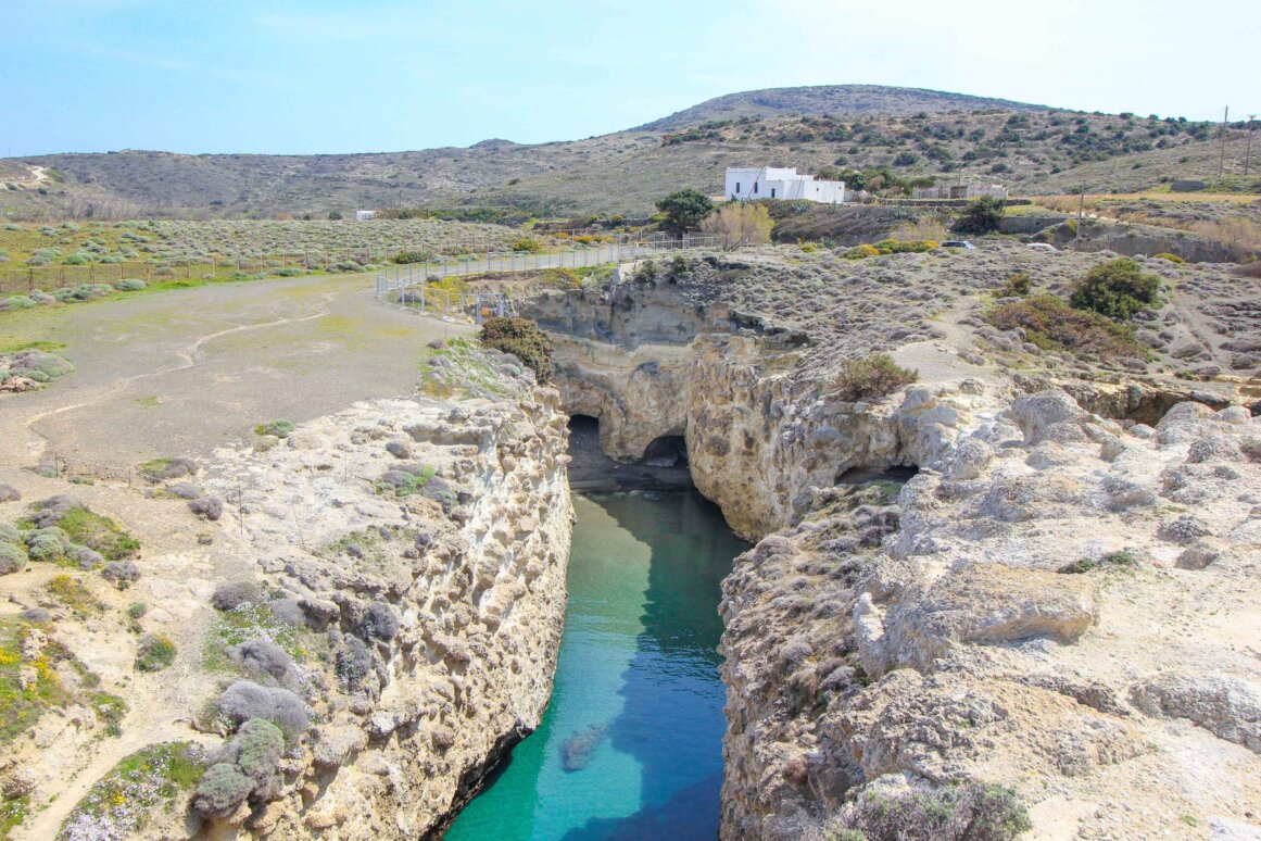 Les Papafragas Caves - Milos ©Jürgen Reichenpfader