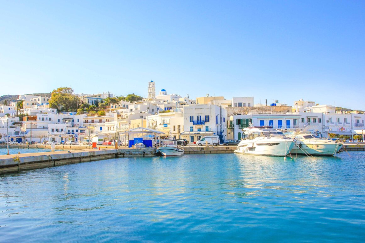 Where to Stay in Milos - Adamantas ©Jürgen Reichenpfader
