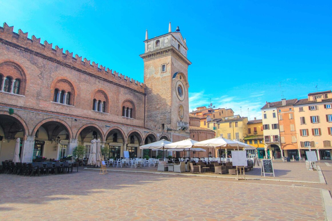 Piazza delle Erbe - Mantoue ©Jürgen Reichenpfader