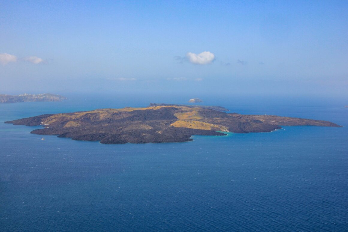 L'île volcanique de Nea Kameni - Santorin ©Jürgen Reichenpfader