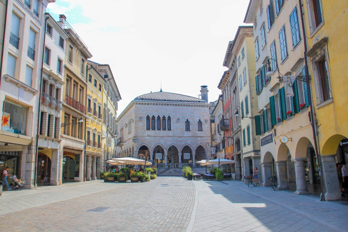 Einkaufsstraße Udine ©Jürgen Reichenpfader