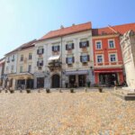 Slovenski trg & das Orpheus Denkmal, Ptuj, Slowenien